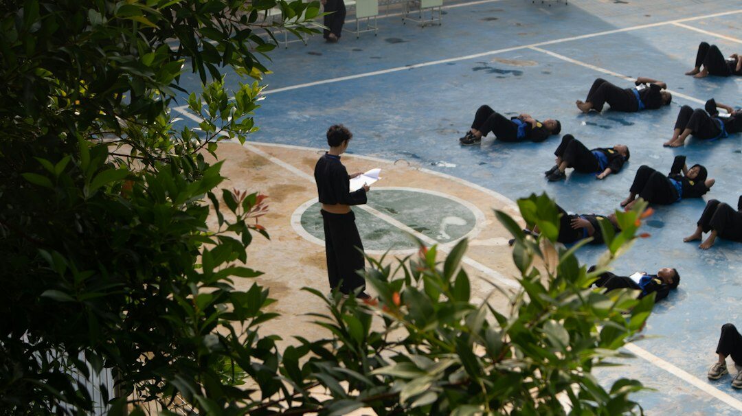 Instructor presenting a financial workshop to a group of students